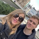 Diana Bolocco Instagram – El reencuentro. Parte 1: Budapest. 🖤🖤🖤🖤

#shotoniphone