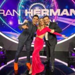 Diana Bolocco Instagram - Anoche vivimos la Gran final de esta maravillosa aventura. Gracias por acompañarnos estos casi 6 meses. Gracias por comentar, por vernos, por emocionarse con nosotros y, sobre todo, por el cariño enorme que nos han dado. Felicitaciones a todos los jugadores de esta primera temporada, especialmente a las 3 maravillosas finalistas @eskarcita @pincoyasinglamourrr y por supuesto a la gran ganadora @conycapelli!!! Sin ustedes este programa no habría sido lo mismo. Gracias también al maravilloso equipo que estuvo detrás de este proyecto 24/7 encabezado por @carlosvalencias. A mis queridos compañeros de pantalla @jcrodriguezoriginal @la.frangh @michaelrb @nicoquesilletv @jpqueralto. Y a mi maravilloso equipo @paularoldan_makeup @danifeerstyle @xsecall2 @marinaramg @gladysgavilann @camiasteteg Estás fotos maravillosas las sacó el seco y talentoso @fernando.fotografias. Increíble profesional y mejor persona ❤️ @granhermanocl #granhermanochv #granhermano