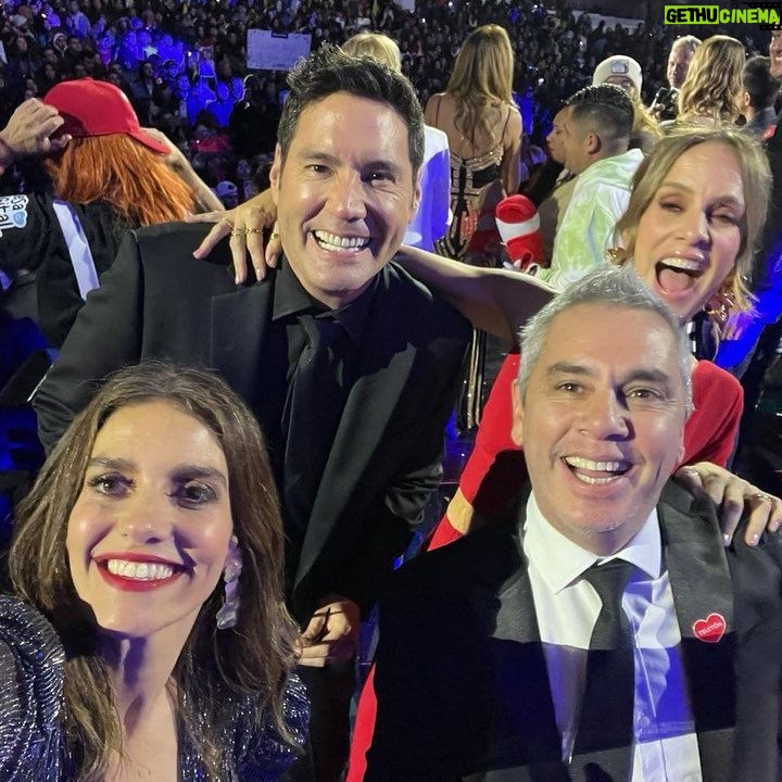 Diana Bolocco Instagram - Maravilloso todo lo que sucedió ayer! Gracias a todos una vez más. Grande Chile!!!!!! Besos a mis queridos compañeros!!! @marigodoyibanez @franciscosaavedr @josemiguelvinuela y a todos! @teleton__chile