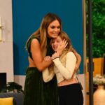 Diana Chaves Instagram – Existe melhor forma de terminar uma sexta-feira do que esta? š¤©
Hoje o @casafeliz foi uma verdadeira montanha russa de emoƧƵes. De lĆ”grimas aos sorrisos, demos o pontapĆ© de saĆda para um fim de semana na sua companhia preferida, a SIC š
#sic #casafeliz #sextafeira #sexta #fimdesemana #emoção #televisao