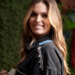 Diana Chaves Instagram – pub Queria mais contraste nos tons de cabelo e falei com a minha @mafaldaperfeito! Fizemos o diagnóstico e escolhemos a cor mesmo a tempo deste final de ano. 
A coloração utilizada foi iNOA, por não conter amoníaco e, complementamos, com a gama Metal Detox. Adorei, é um duo imbatível para manter o cabelo brilhante, saudável e bonito! ✨ 
#iNOA #MetalDetox #LorealPro #LorealProPt  @lorealpro