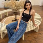 Diana Penty Instagram – Slowly stepping out of denial…cos low-rise is here to stay 👖🙄

@thebaeclub.in @simranchhabrajewels @namitaalexander