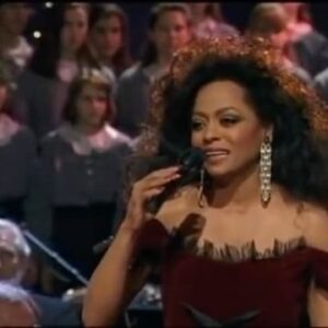 Diana Ross Instagram - Happy Holidays to you! 

The holidays are a time of love, joy & celebration. It’s also a time for giving back. Whether it’s through a donation or even just sharing a smile and saying Happy Holidays to someone you don’t know!

Thank you for allowing me to share my music with you. I am sending all my love.

“Family and friends, just hold them close, ‘cause they’re the ones that really matter to you most.”

🎥: Singing “Amazing Grace” for “Christmas in Vienna,” 1992