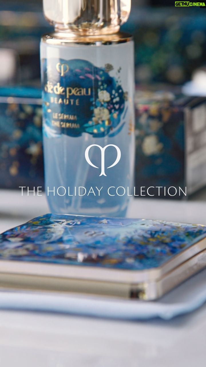 Diana Silvers Instagram - With the festive season just around the corner, we are thrilled to unveil our 2023 Holiday Collection – “Toward the Horizon” 🎁 This whimsical collection draws inspiration from the kaleidoscopes of different colored creatures and plants that live underwater, and features the dreamy, ethereal watercolor artwork of American artist @KatieRodgers. Our gorgeous ambassadors @EllaBalinska, @DakotaFanning and @DianaSilverss have got their hands on the new Holiday Collection and here’s what they had to say😍 We can’t wait to share more about this exclusive collection with you, so stay tuned! ホリデーシーズンを目前に控え、クレ・ド・ポー ボーテ2023ホリデーコレクションを発表します🎁 「Toward the Horizon」~さらに先へ、輝く未来を信じて~ 今回のコレクションは、童話「人魚姫」にインスパイアされ、物語の主人公がもつ「自分の可能性を信じて、新たな未来を自分自身で切り拓いていく前向きな強さ」をテーマにしています。ホリデーコレクションならではの華やかな雰囲気と幻想的な海の世界で、まるで主人公に誘われてストーリーを追体験していくような没入感のあるコレクションです。 アメリカ人アーティストのケイティ ロジャース氏(@KatieRodgers)とコラボレーションしてつくられました。 そしてクレ・ド・ポー ボーテ グローバルアンバサダーのエラ・バリンスカさん (@EllaBalinska)、ダコタ・ファニングさん(@DakotaFanning)、ダイアナ・シルバーズさん(@DianaSilverss)が新しいホリデーコレクションを手にし、コメントしてくれました😍 「今回の特別なコレクションを、皆さんにお伝えするのが待ちきれません!」