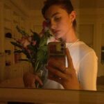 Diana Silvers Instagram – New city, new flowers 🌷 Thank you @cledepeaubeaute for the beautiful housewarming bouquet
 
PS:  Shoutout to this Lipstick in Power Mauve 12 for making me look cute after driving a U-Haul all day long🥲  #CPBcollective