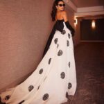 Diane Guerrero Instagram - Tonight was Cute tho @theacademy 🖤 @ENCANTOMOVIE #1 thank you @carolinaherrera @wesgordon @chopard @louboutinworld hair stylist @mashyourhair makeup artist @jey_ventura styliste @itsamandalim photographer @sarahkrickphotography