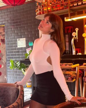 Diane Guerrero Instagram - 🫶🏽 look up she says 

📸 @jackiecruz