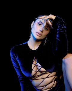 Diane Guerrero Instagram - Blue Velvet. @laquan_smith Jewels @OHTNYC