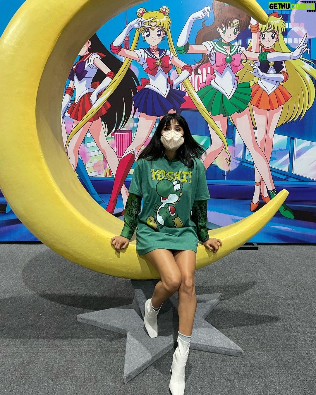Diane Guerrero Instagram - The Shining 👗 Sailor Moon 🌙 Yoshi 🦖 Michael Myers 🔪 and my fave Joker 🤡 Squoaquin