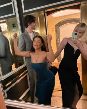 Diane Guerrero Instagram - Magical to spend this incredibly important night with my loved ones. 

Thank you to everyone who helped this dream come true. 😭♥️😊