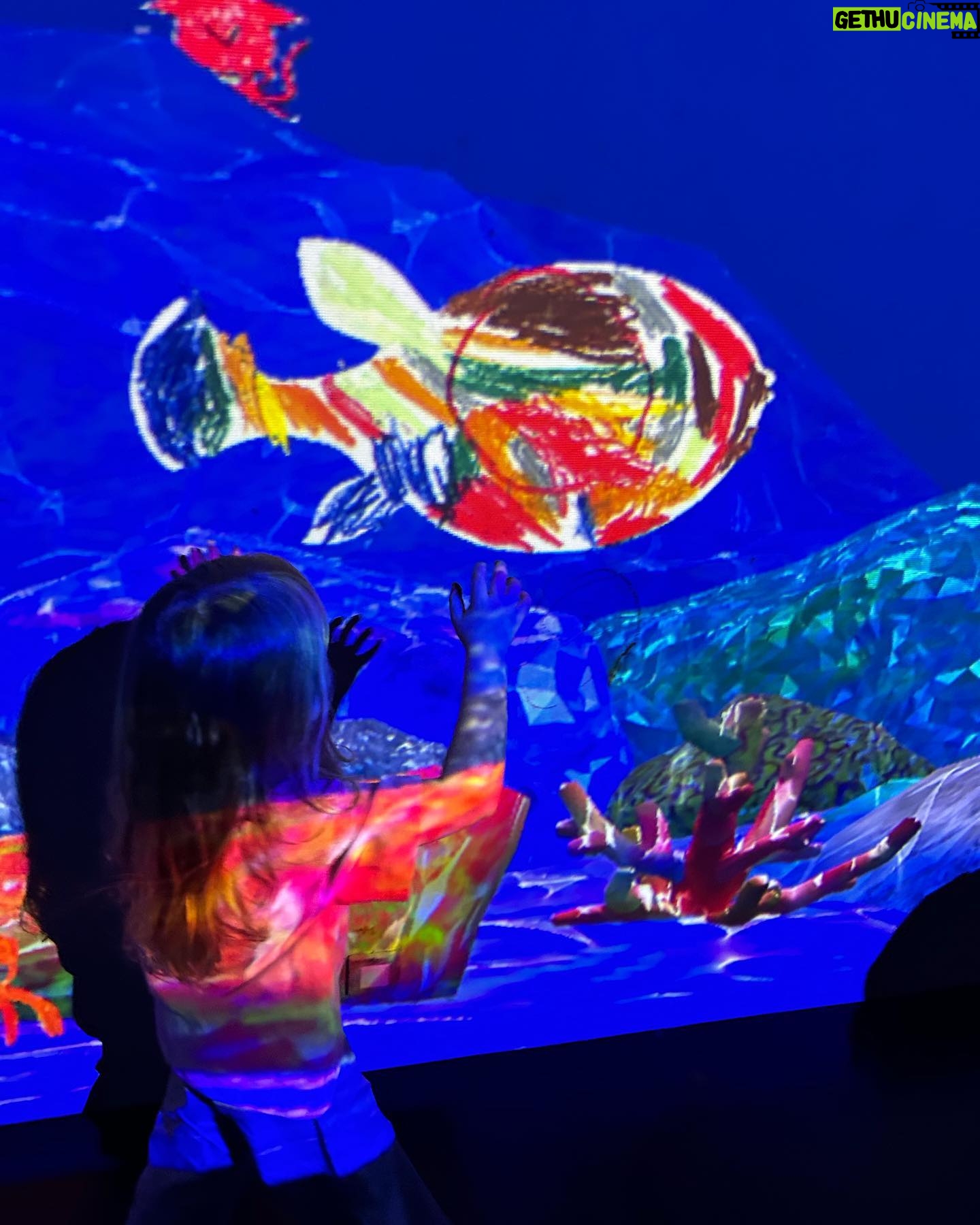 Diane Kruger Instagram - The coolest immersive art installation for children (and grown ups) where they see their art work in action @lebonmarcherivegauche 🌈