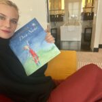 Diane Kruger Instagram - Jedes Kind ist einzigartig ❤️ Ich hoffe, mein Buch, „Dein Name“ wird viele Kinder an diesem Weihnachtsfest beglücken. Jetzt überall erhältlich und natürlich auch auf Amazon.de ❤️