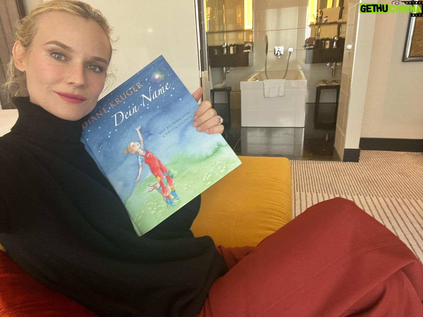 Diane Kruger Instagram - Jedes Kind ist einzigartig ❤️ Ich hoffe, mein Buch, „Dein Name“ wird viele Kinder an diesem Weihnachtsfest beglücken. Jetzt überall erhältlich und natürlich auch auf Amazon.de ❤️