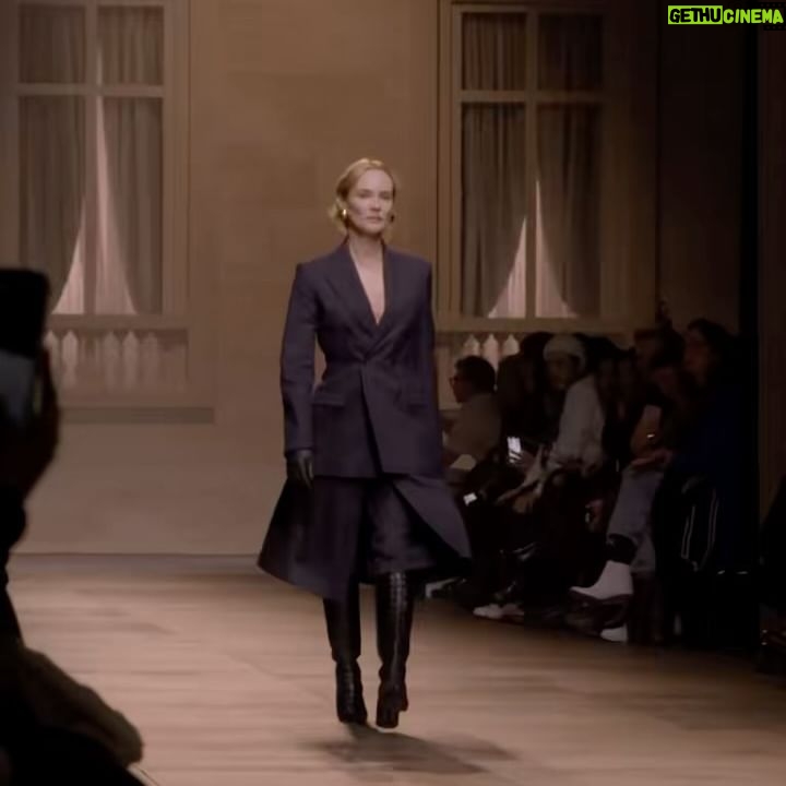 Diane Kruger - 26.4K Likes - Paris s’éveille ❤️ @amiparis @alexandremattiussi9 #AmiParis #amifw24 @danieltarcher @sandrinecanobock @mr_alexandrycosta