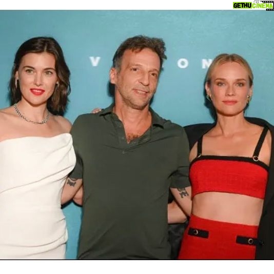 Diane Kruger Instagram - Avant-Premiere de « Visions » à Paris. J’étais heureuse de vous retrouver tous….S’ayez….le film vous appartient maintenant ❤️🙏 sorti en salle le 6. Septembre Merci merci à @yanngozlanofficiel @thibault_gast @eric_nebot @sndfilms et surtout à l’équipe du film qui m’a tant portée ❤️ et puis,bien sûr….merci à l’excellente @nietomarta et Matthieu Kassovitz pour leur gentillesse et talent ❤️❤️