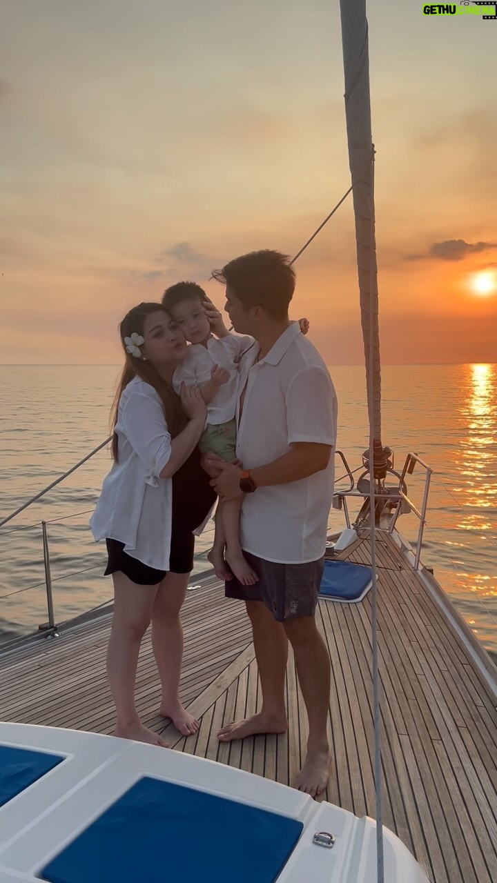Diane Medina Instagram - Sunset cruise w/ my Family!😍😍😍 @picosandshotel.official