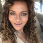 Didem Balçın Instagram - Yine bizi çalışmanın kurtaracağı bir gün..😉✌️