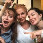 Didem Balçın Instagram – Püffff.. Diledim gitti❤️
Söyleyecek çok söz yok.. Her doğum günümde ben bu kadar sevilecek ne yaptım diye sorardım kendime.. Bu kez “iyi ki bu kadar çok sevmişim hayatımda ki değerlilerimi” dedim. 
Bu fotoğraflar sadece bir araya gelebildiklerim. Bir de arayan,  mesaj atan, fotoğraf koyan,bir şekilde bu günümde yanımda olan tüm dostlarıma , aileme, sevdiklerime , sevenlerime , canım oğlum Alican ve canım eşime binlerce teşekkür… Hayat bu kadar basit işte… Bol sağlık, bol huzur,bol dost… 
Bir de İnstagram izin verse bol etiket bol post🤣