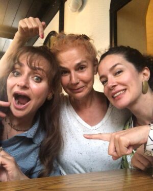 Didem Balçın Instagram - Püffff.. Diledim gitti❤️
Söyleyecek çok söz yok.. Her doğum günümde ben bu kadar sevilecek ne yaptım diye sorardım kendime.. Bu kez “iyi ki bu kadar çok sevmişim hayatımda ki değerlilerimi” dedim. 
Bu fotoğraflar sadece bir araya gelebildiklerim. Bir de arayan,  mesaj atan, fotoğraf koyan,bir şekilde bu günümde yanımda olan tüm dostlarıma , aileme, sevdiklerime , sevenlerime , canım oğlum Alican ve canım eşime binlerce teşekkür… Hayat bu kadar basit işte… Bol sağlık, bol huzur,bol dost… 
Bir de İnstagram izin verse bol etiket bol post🤣