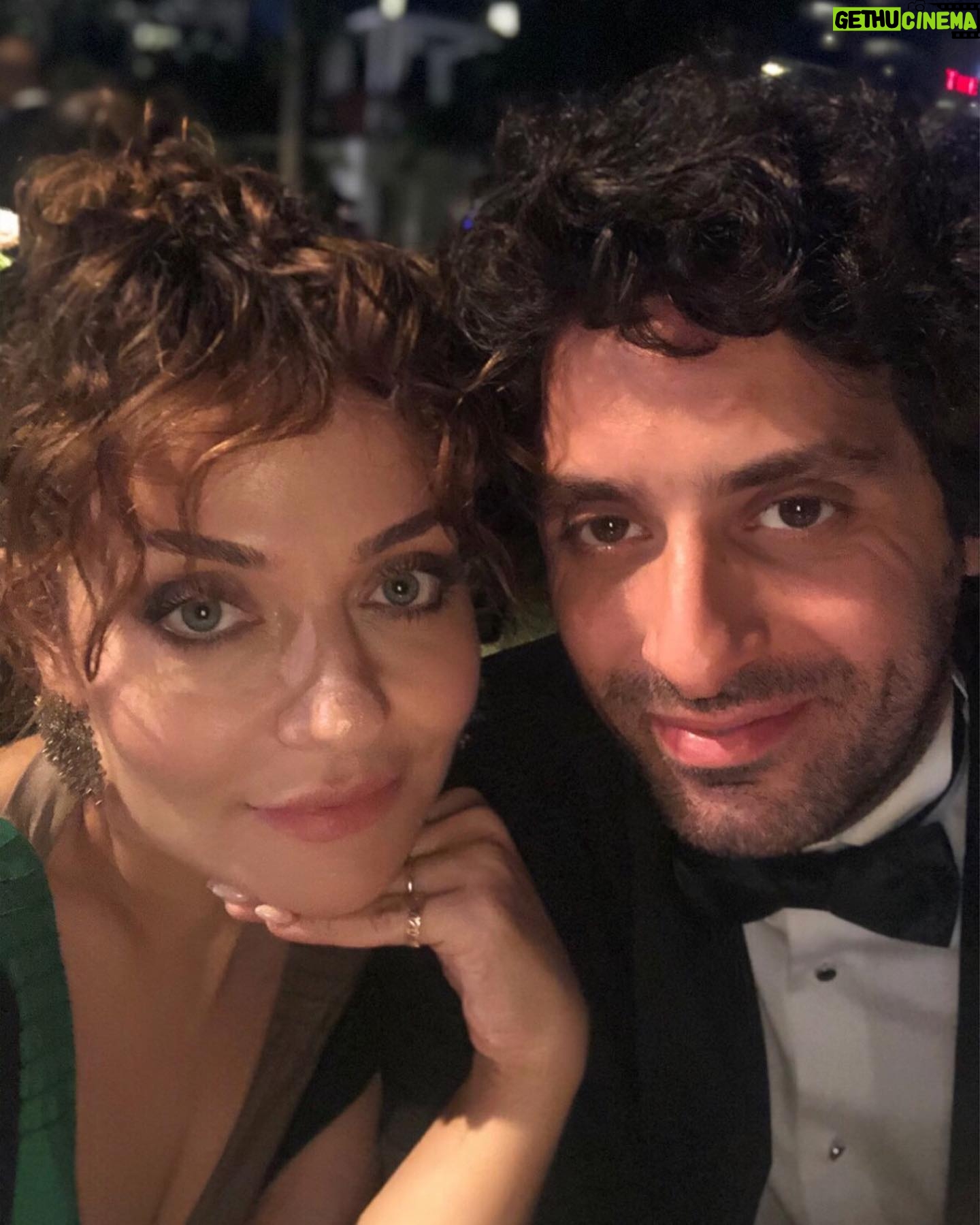 Didem Balçın Instagram - Biz düğün yapamasakta başka düğünlerin yapılmaya başlaması bizi mutlu eder😂❤️ Bize her gün düğün. İyi ki.. canım sevgilim 🧿