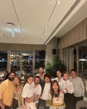 Didem Balçın Instagram - Püffff.. Diledim gitti❤️
Söyleyecek çok söz yok.. Her doğum günümde ben bu kadar sevilecek ne yaptım diye sorardım kendime.. Bu kez “iyi ki bu kadar çok sevmişim hayatımda ki değerlilerimi” dedim. 
Bu fotoğraflar sadece bir araya gelebildiklerim. Bir de arayan,  mesaj atan, fotoğraf koyan,bir şekilde bu günümde yanımda olan tüm dostlarıma , aileme, sevdiklerime , sevenlerime , canım oğlum Alican ve canım eşime binlerce teşekkür… Hayat bu kadar basit işte… Bol sağlık, bol huzur,bol dost… 
Bir de İnstagram izin verse bol etiket bol post🤣