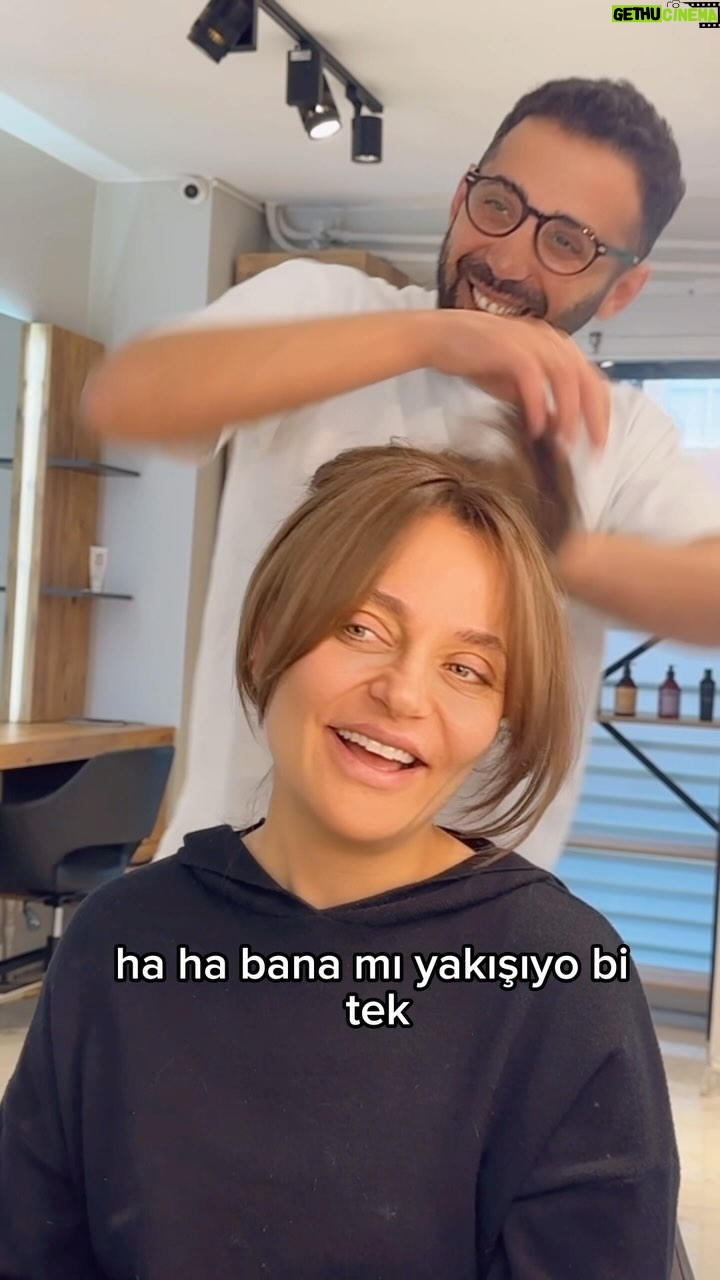 Didem Balçın Instagram - Herkes kendi rengim sanıyor çok iyi yapıyosun diyor sizede @didembalcin na kulak vermenizi tavsiye ederim 😇💫 #ferdimidillikumralı #ferdimidillikesimi #korkmabenyanındayım #now #dizi #reklam : : : : : : : : : : : #ferdimidilli #ferdimidilliofficial #kuveyt #dubai #almanya #Kahkül #kahkul #kesim #kaş #türkiye #turkey #qatar #doha #nişantaşi #nişantaşi #kuaför #etiler #didembalcin