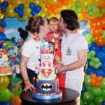 Didem Balçın Instagram - Benim minik prensim… “Hayatımın anlamı” ne demek bana öğreten… Sevdiğimle birlikte sahip olduğumuz en güzel duygu olsun diye , dilediğim dileklerin kabul olduğunu gösteren.. Beni sakinleştiren , dinginleştiren , kafamda saçma kurgularla hayatımı zorlaştırmama engel olanım. Sayende aklımda önce hep sen varsın. Özveriyle büyütürken seni hayallerim var seninle ilgili. Ve tabii ki dileklerim. Vicdanlı ol her daim canım oğlum. Sevmeyi çok iyi bil ve çok güzel sevil. Bil ki hayatta seni karşılıksız sevecek insanlar sadece ailen olacak. Bu seni üzmesin. Yolundan şaşırtmasın. İyiliği karşılıksız yap, kötülüklere gülümse geç. Sana zarar vermesine izin verme. Bil ki seninle ilgisi yok insanların kötülüklerinin. Bu onların problemi. Ve bil ki kalbin iyiyse günün sonunda kazanan sen olursun. Seni çok seviyorum. Ve canım eşim. Senle beraber ait olduğumuz en güzel duygu oğlumuz. Seni de çok seviyorum. 😍 26/04/21 …. 14:20🧿
