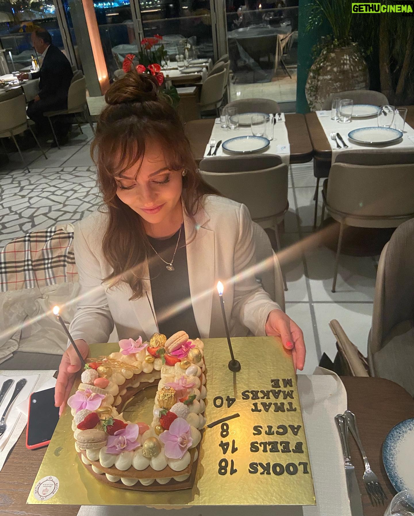 Didem Balçın - 71.6K Likes - Püffff.. Diledim gitti❤️
Söyleyecek çok söz yok.. Her doğum günümde ben bu kadar sevilecek ne yaptım diye sorardım kendime.. Bu kez “iyi ki bu kadar çok sevmişim hayatımda ki değerlilerimi” dedim.
Bu fotoğraflar sadece bir araya gelebildiklerim. Bir de arayan, mesaj atan, fotoğraf koyan,bir şekilde bu günümde yanımda olan tüm dostlarıma , aileme, sevdiklerime , sevenlerime , canım oğlum Alican ve canım eşime binlerce teşekkür… Hayat bu kadar basit işte… Bol sağlık, bol huzur,bol dost…
Bir de İnstagram izin verse bol etiket bol post🤣