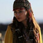 Didem Balçın Instagram – 8 sene önce kapıdan girdiğimde çok sevdiğim @metingunay’ı görmemle başladı hikayem. Genç ve çok yetenekli,  çok dolu bir yapımcı olan @mehmetbozdag önce tarih bilgisiyle beni büyüledi sonra da projesi ve teklif ettiği rolle. Kötü dediğimiz hemde çok kötü dediğimiz bir karakterdi Selcan. Bu yüzden de beni heyecanlandırmıştı. Sonrasını siz daha iyi biliyorsunuz. 
8 senede çok güzel dostluklar kazandım. Bir sürü yeni dostum oldu. Bir sürü yeni oyuncuyla tanışma fırsatı buldum. Onları bol bol gözlemledim. Çok fazla şey öğrendim sayelerinde. Canım @aslizeyneppekerbozdag hep yanımda destek oldu. Diyaloglarıyla , dostluğuyla.. Ekibimiz o kadar güzeldi ki.. Bu dizi aile olmam da bana Uğur getirdi. Eşim hep arkamda destekledi beni. Bir oğlum oldu . Bir sürü mucize getirdi bana yani.. Beni tanıyanlar bilir sevdiğimi de sevmediğimi de net gösteririm. O yüzden burdan tüm sevdiklerime kucak dolusu teşekkürler.. kalbimde en değerli yerde Selcan ve @bozdagfilm in bu mükemmel projesi. 20 Li yaşlardan 90 lı yaşlara uzanan bir rolü oynamak herkese nasip olmaz. Tüm kalbimle 🙏