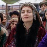 Didem Balçın Instagram – 8 sene önce kapıdan girdiğimde çok sevdiğim @metingunay’ı görmemle başladı hikayem. Genç ve çok yetenekli,  çok dolu bir yapımcı olan @mehmetbozdag önce tarih bilgisiyle beni büyüledi sonra da projesi ve teklif ettiği rolle. Kötü dediğimiz hemde çok kötü dediğimiz bir karakterdi Selcan. Bu yüzden de beni heyecanlandırmıştı. Sonrasını siz daha iyi biliyorsunuz. 
8 senede çok güzel dostluklar kazandım. Bir sürü yeni dostum oldu. Bir sürü yeni oyuncuyla tanışma fırsatı buldum. Onları bol bol gözlemledim. Çok fazla şey öğrendim sayelerinde. Canım @aslizeyneppekerbozdag hep yanımda destek oldu. Diyaloglarıyla , dostluğuyla.. Ekibimiz o kadar güzeldi ki.. Bu dizi aile olmam da bana Uğur getirdi. Eşim hep arkamda destekledi beni. Bir oğlum oldu . Bir sürü mucize getirdi bana yani.. Beni tanıyanlar bilir sevdiğimi de sevmediğimi de net gösteririm. O yüzden burdan tüm sevdiklerime kucak dolusu teşekkürler.. kalbimde en değerli yerde Selcan ve @bozdagfilm in bu mükemmel projesi. 20 Li yaşlardan 90 lı yaşlara uzanan bir rolü oynamak herkese nasip olmaz. Tüm kalbimle 🙏