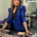 Didem Balçın Instagram - Bugün günlerden havalı ceket günü 😂 çok keyifli bir programa katıldım. Çok keyifle hazırlandım. Yağmura hiççç aldırmadım. Çünkü mutlu olduğum için bu ceketi giymedim.. onu giydiğim için mutlu oldum 😂❤️ ne diyorum bxpjnkjnnn🤪🤪 Ceket @aylinyilmazhautecouture Saç @cansuahmett Eller @ahmetnecla Makyaj @gulhaydaroglu #reklam