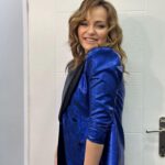 Didem Balçın Instagram - Bugün günlerden havalı ceket günü 😂 çok keyifli bir programa katıldım. Çok keyifle hazırlandım. Yağmura hiççç aldırmadım. Çünkü mutlu olduğum için bu ceketi giymedim.. onu giydiğim için mutlu oldum 😂❤️ ne diyorum bxpjnkjnnn🤪🤪 Ceket @aylinyilmazhautecouture Saç @cansuahmett Eller @ahmetnecla Makyaj @gulhaydaroglu #reklam