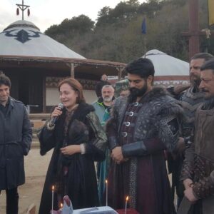 Didem Balçın Instagram - 8 sene önce kapıdan girdiğimde çok sevdiğim @metingunay’ı görmemle başladı hikayem. Genç ve çok yetenekli,  çok dolu bir yapımcı olan @mehmetbozdag önce tarih bilgisiyle beni büyüledi sonra da projesi ve teklif ettiği rolle. Kötü dediğimiz hemde çok kötü dediğimiz bir karakterdi Selcan. Bu yüzden de beni heyecanlandırmıştı. Sonrasını siz daha iyi biliyorsunuz. 
8 senede çok güzel dostluklar kazandım. Bir sürü yeni dostum oldu. Bir sürü yeni oyuncuyla tanışma fırsatı buldum. Onları bol bol gözlemledim. Çok fazla şey öğrendim sayelerinde. Canım @aslizeyneppekerbozdag hep yanımda destek oldu. Diyaloglarıyla , dostluğuyla.. Ekibimiz o kadar güzeldi ki.. Bu dizi aile olmam da bana Uğur getirdi. Eşim hep arkamda destekledi beni. Bir oğlum oldu . Bir sürü mucize getirdi bana yani.. Beni tanıyanlar bilir sevdiğimi de sevmediğimi de net gösteririm. O yüzden burdan tüm sevdiklerime kucak dolusu teşekkürler.. kalbimde en değerli yerde Selcan ve @bozdagfilm in bu mükemmel projesi. 20 Li yaşlardan 90 lı yaşlara uzanan bir rolü oynamak herkese nasip olmaz. Tüm kalbimle 🙏