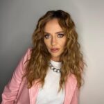 Didem Balçın Instagram – Mükemmel ceketim  @cakallarladanss ekibi ve ben az sonra #uykusuzlarkulubu ndeyiz😍❤️ 23:30 @tv100 
@zeynep.bozkaya @heybabedesignn ❤️❤️❤️
@sulebetuldal
