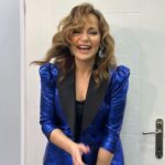 Didem Balçın Instagram - Bugün günlerden havalı ceket günü 😂 çok keyifli bir programa katıldım. Çok keyifle hazırlandım. Yağmura hiççç aldırmadım. Çünkü mutlu olduğum için bu ceketi giymedim.. onu giydiğim için mutlu oldum 😂❤️ ne diyorum bxpjnkjnnn🤪🤪 Ceket @aylinyilmazhautecouture Saç @cansuahmett Eller @ahmetnecla Makyaj @gulhaydaroglu #reklam