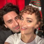 Didem Balçın Instagram – Hoş geldin yeni yıl… Ve iyi ki bittin 2023.. Hayatımda olduklarına şükrettiğim tüm sevdiklerime ve 
Herkese sağlık, barış  ve huzur dolu bir yıl diliyorum. Ve canım @ozlemkunduraci Nın bir sözüyle yeni yıla giriş yapıyorum
“Herkesi 2024 e götüremem , bazılarını 2023 te bırakıyorum”😂😂