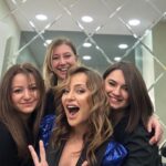 Didem Balçın Instagram - Bugün günlerden havalı ceket günü 😂 çok keyifli bir programa katıldım. Çok keyifle hazırlandım. Yağmura hiççç aldırmadım. Çünkü mutlu olduğum için bu ceketi giymedim.. onu giydiğim için mutlu oldum 😂❤️ ne diyorum bxpjnkjnnn🤪🤪 Ceket @aylinyilmazhautecouture Saç @cansuahmett Eller @ahmetnecla Makyaj @gulhaydaroglu #reklam