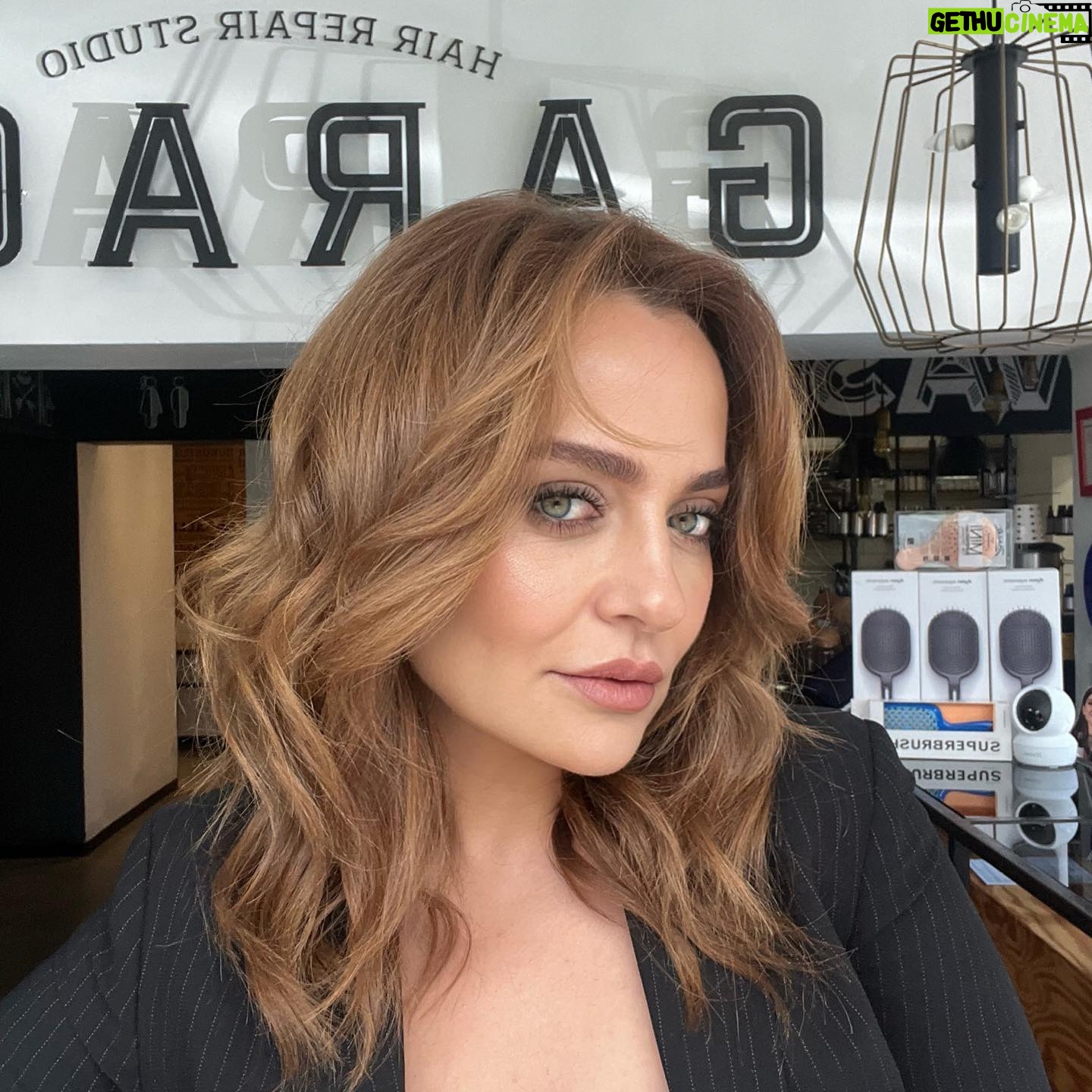 Didem Balçın Instagram - Bugün günlerden @garagehairrepairstudio @ahmetcobain kahveler ve servis ve birde o ince düşünceli diş fırçaları fav❤️ Saçım @derenerdall ❤️❤️ Makyajım @anna_maksymenko_makeup ❤️❤️ #reklam