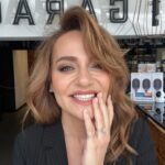 Didem Balçın Instagram - Bugün günlerden @garagehairrepairstudio @ahmetcobain kahveler ve servis ve birde o ince düşünceli diş fırçaları fav❤️ Saçım @derenerdall ❤️❤️ Makyajım @anna_maksymenko_makeup ❤️❤️ #reklam