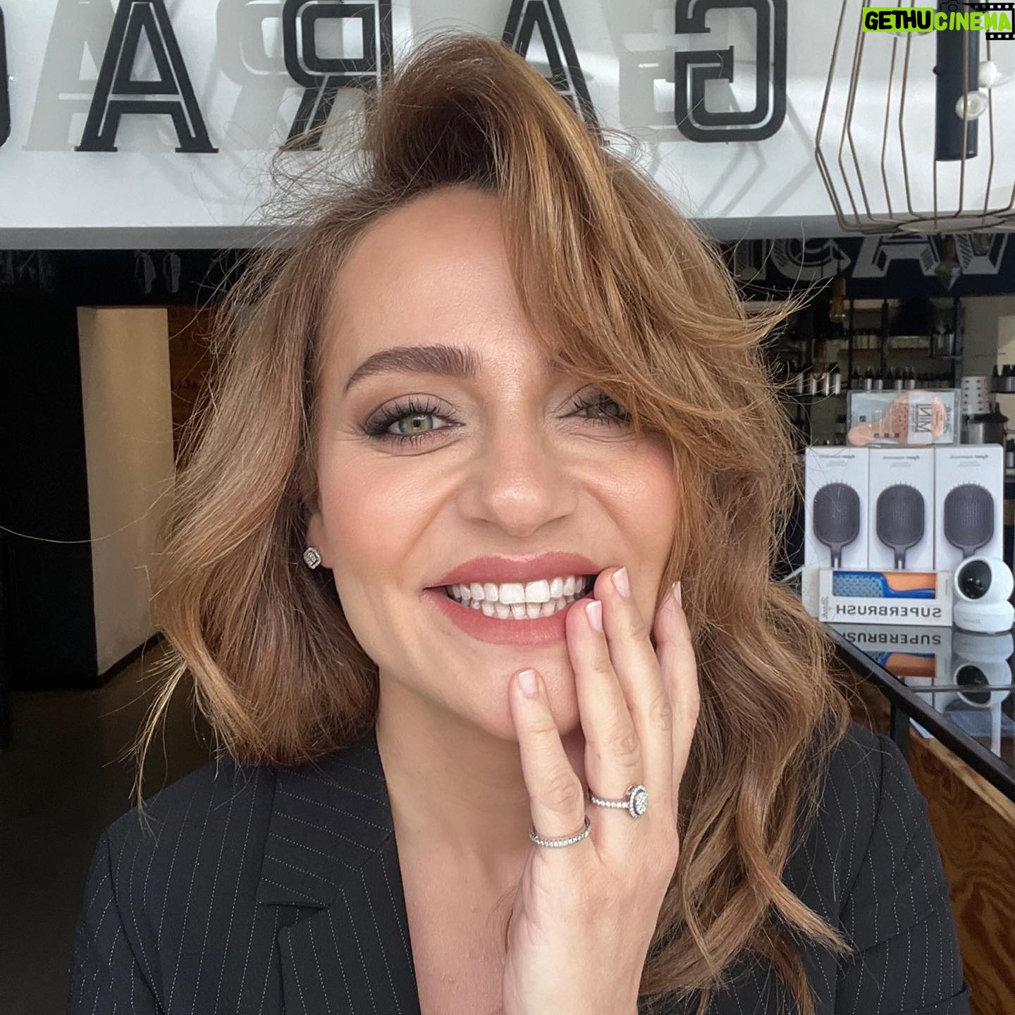 Didem Balçın Instagram - Bugün günlerden @garagehairrepairstudio @ahmetcobain kahveler ve servis ve birde o ince düşünceli diş fırçaları fav❤️ Saçım @derenerdall ❤️❤️ Makyajım @anna_maksymenko_makeup ❤️❤️ #reklam