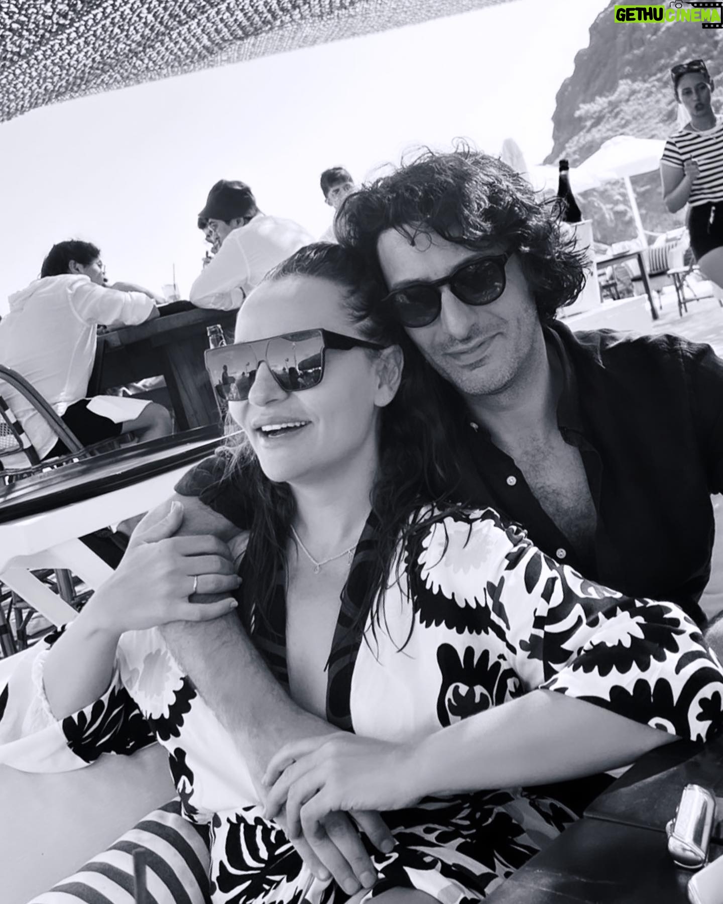 Didem Balçın Instagram - Mutlu, huzurlu, sağlıklı… Anılarla dolu nice güzel bayramlara ❤️🙏