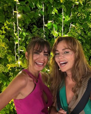 Didem Balçın Instagram - Bu aralar düğünden düğüne buluşsakta bize her gün her yer düğün biraraya gelince❤️🧿💕
#beatricecengiz