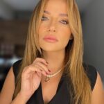 Didem Balçın Instagram - Yağmurlu bir günde daha ne kadar iyi olabilirdi ki? 😂 @hanifeozsy bayılıyorum ışık ayarlamalarına ve makyajına. Ve @ferdimidilliofficial ın kumralına.. ❤️