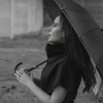 Didem Balçın Instagram – Kadın olmayı çok seviyorum. Çalışmayı, özgür olmayı, kendi başıma her şeyi başarabileceğimin farkında olmayı, diğer tüm kadınlarla aynı hissedebilmeyi, onlarla birlikte var olmayı, olmaya çalışmayı. Anlamaya çalışmayı. Anlamayı. Her gün biraz daha umutla uyanmayı. Biliyorum ki, kadın kadının dostu. Yaşanılan büyük afet bir kez daha gösterdi bana bunu. Hayatımda olan , ihtiyacı olan, sesimi duyan tüm kadınlara , tüm kardeşlerime selam olsun. Şimdi ve bundan sonra her an ; yaşanan acıları değiştirmek için çalışmaya, başarmaya, umutla geleceğe bakmaya devam.. Günümüz kutlu olsun❤️
#8martdünyakadınlargünü 
Fotoğraf: @hakanakman._ ❤️