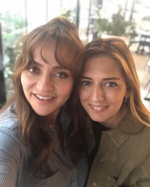 Didem Balçın Instagram - Püffff.. Diledim gitti❤️
Söyleyecek çok söz yok.. Her doğum günümde ben bu kadar sevilecek ne yaptım diye sorardım kendime.. Bu kez “iyi ki bu kadar çok sevmişim hayatımda ki değerlilerimi” dedim. 
Bu fotoğraflar sadece bir araya gelebildiklerim. Bir de arayan,  mesaj atan, fotoğraf koyan,bir şekilde bu günümde yanımda olan tüm dostlarıma , aileme, sevdiklerime , sevenlerime , canım oğlum Alican ve canım eşime binlerce teşekkür… Hayat bu kadar basit işte… Bol sağlık, bol huzur,bol dost… 
Bir de İnstagram izin verse bol etiket bol post🤣