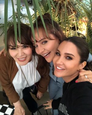 Didem Balçın Instagram - Püffff.. Diledim gitti❤️
Söyleyecek çok söz yok.. Her doğum günümde ben bu kadar sevilecek ne yaptım diye sorardım kendime.. Bu kez “iyi ki bu kadar çok sevmişim hayatımda ki değerlilerimi” dedim. 
Bu fotoğraflar sadece bir araya gelebildiklerim. Bir de arayan,  mesaj atan, fotoğraf koyan,bir şekilde bu günümde yanımda olan tüm dostlarıma , aileme, sevdiklerime , sevenlerime , canım oğlum Alican ve canım eşime binlerce teşekkür… Hayat bu kadar basit işte… Bol sağlık, bol huzur,bol dost… 
Bir de İnstagram izin verse bol etiket bol post🤣
