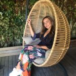 Didem Balçın Instagram – Hayaller ; güneşli güzel bir günde salıncakta poz verirsin.. Gerçekler hasta ve darmadağın olmuş halde evde bavul hazırlarsın 😂

İnstagramın ufak yalanları 😜