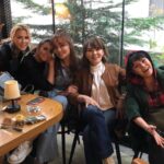 Didem Balçın Instagram – Püffff.. Diledim gitti❤️
Söyleyecek çok söz yok.. Her doğum günümde ben bu kadar sevilecek ne yaptım diye sorardım kendime.. Bu kez “iyi ki bu kadar çok sevmişim hayatımda ki değerlilerimi” dedim. 
Bu fotoğraflar sadece bir araya gelebildiklerim. Bir de arayan,  mesaj atan, fotoğraf koyan,bir şekilde bu günümde yanımda olan tüm dostlarıma , aileme, sevdiklerime , sevenlerime , canım oğlum Alican ve canım eşime binlerce teşekkür… Hayat bu kadar basit işte… Bol sağlık, bol huzur,bol dost… 
Bir de İnstagram izin verse bol etiket bol post🤣