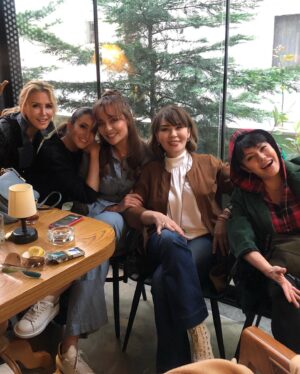 Didem Balçın Instagram - Püffff.. Diledim gitti❤️
Söyleyecek çok söz yok.. Her doğum günümde ben bu kadar sevilecek ne yaptım diye sorardım kendime.. Bu kez “iyi ki bu kadar çok sevmişim hayatımda ki değerlilerimi” dedim. 
Bu fotoğraflar sadece bir araya gelebildiklerim. Bir de arayan,  mesaj atan, fotoğraf koyan,bir şekilde bu günümde yanımda olan tüm dostlarıma , aileme, sevdiklerime , sevenlerime , canım oğlum Alican ve canım eşime binlerce teşekkür… Hayat bu kadar basit işte… Bol sağlık, bol huzur,bol dost… 
Bir de İnstagram izin verse bol etiket bol post🤣