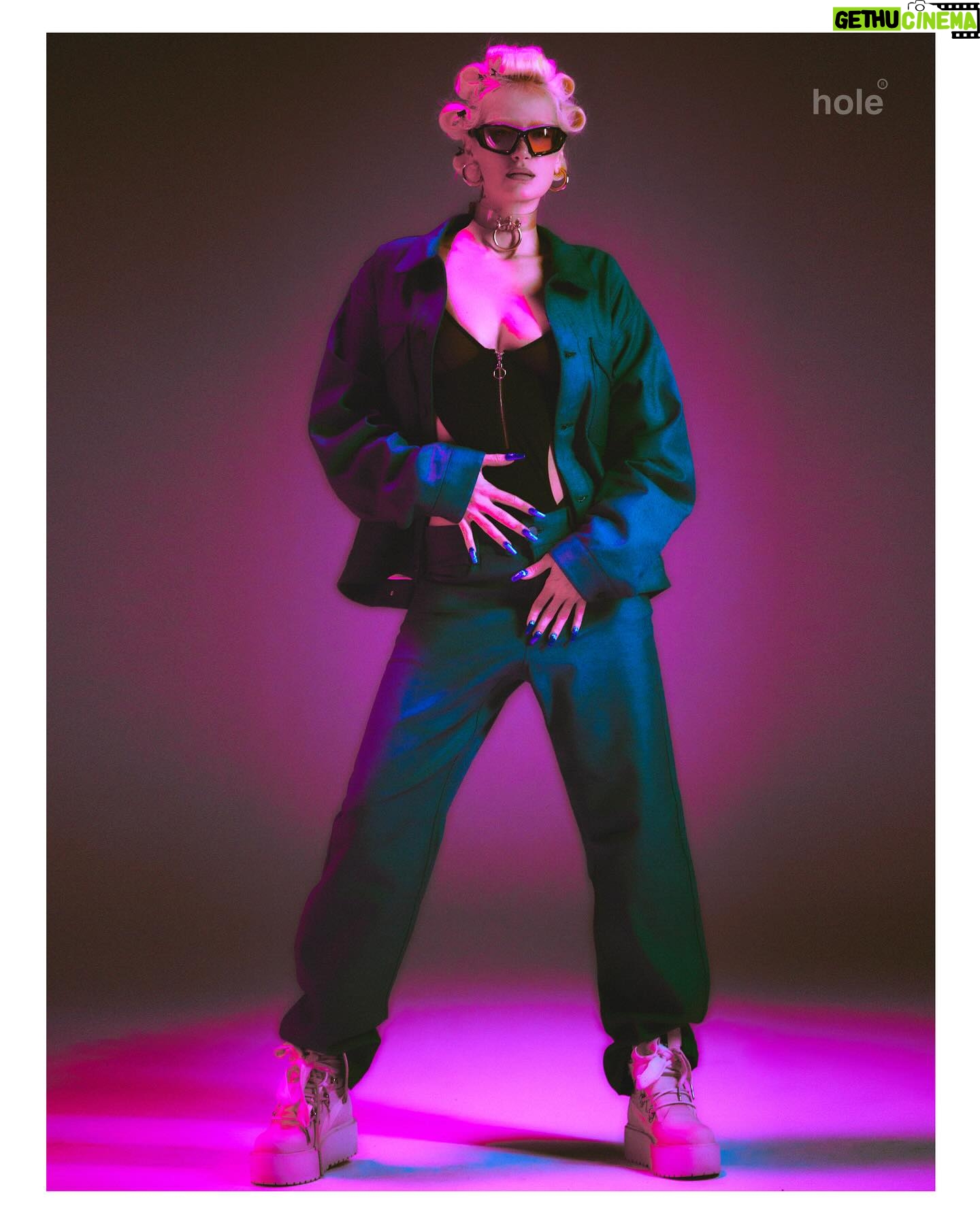 Didem Soydan Instagram - ®️hole’24 @holeacademie Studio @ppristanbul Photo @erdi_dogan Photo Asistance @atahancylnworks Hair @ondertiryaki Hair Asistance @dogukantncr Makeup @fezialtun Nailart @nailson_nisantasi